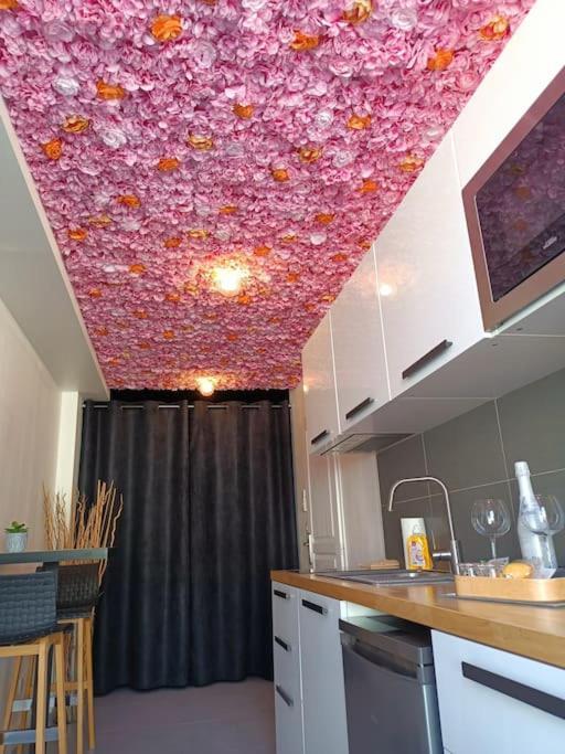 מוגויו Appartement Balneo Et Sauna Prives The Red Room מראה חיצוני תמונה