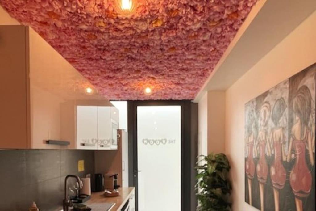 מוגויו Appartement Balneo Et Sauna Prives The Red Room מראה חיצוני תמונה
