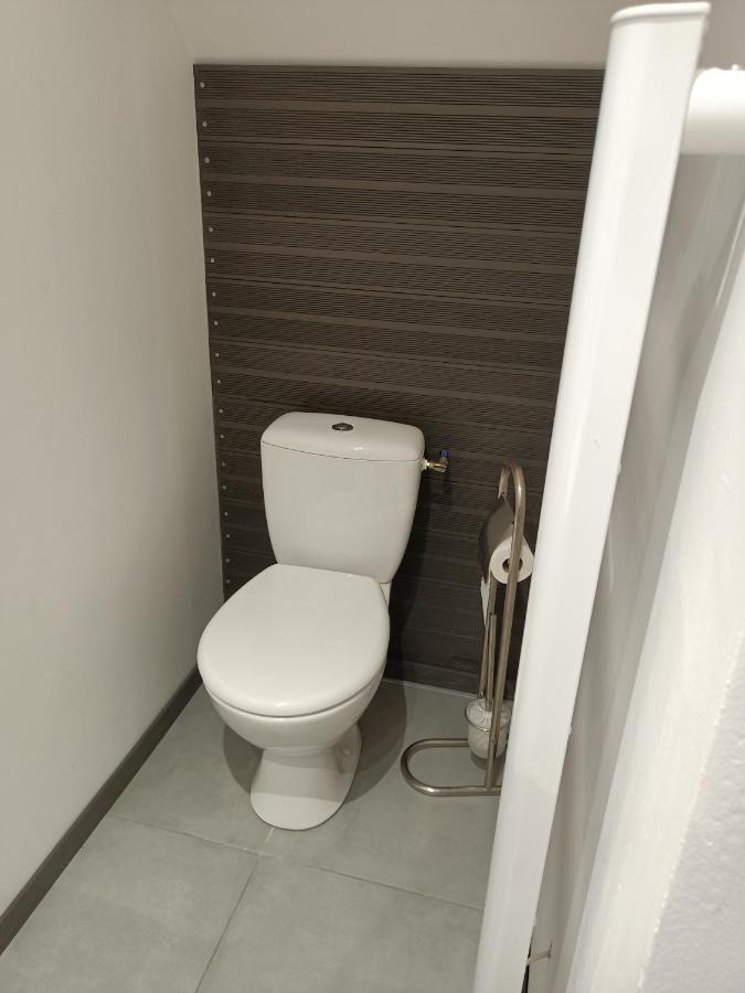 מוגויו Appartement Balneo Et Sauna Prives The Red Room מראה חיצוני תמונה